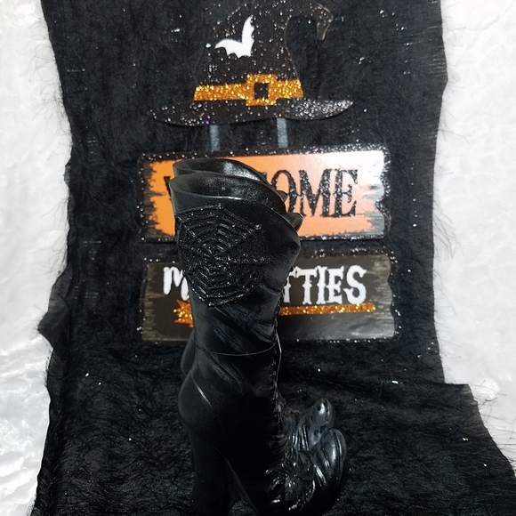 Witches boots - Picture 4 of 4